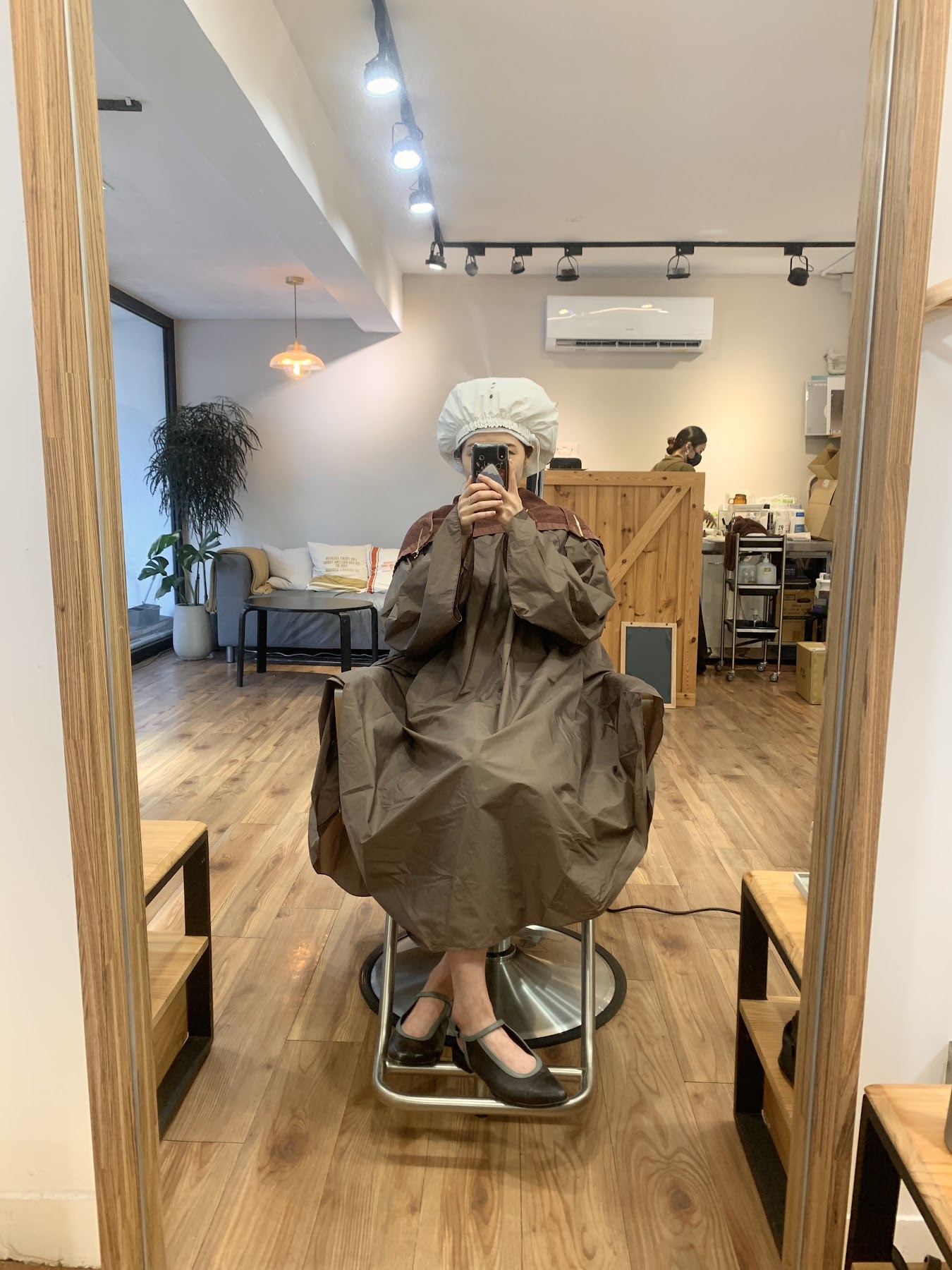 敘日 Hair Studio 店內美髮服務與木質工作室空間